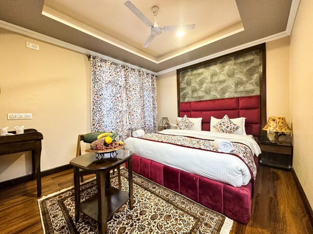 Srinagar Group Of Hotels Buitenkant foto
