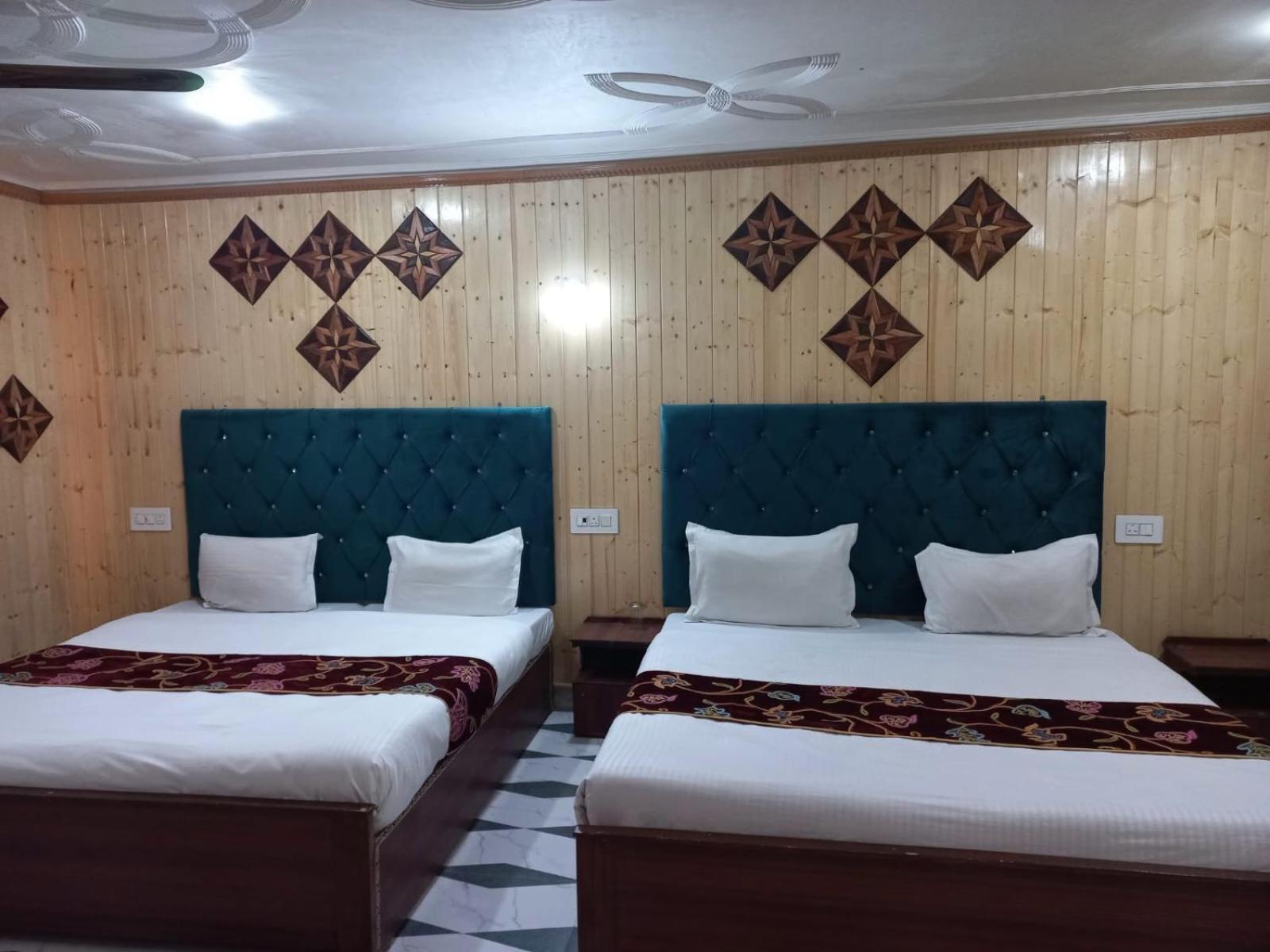 Srinagar Group Of Hotels Buitenkant foto