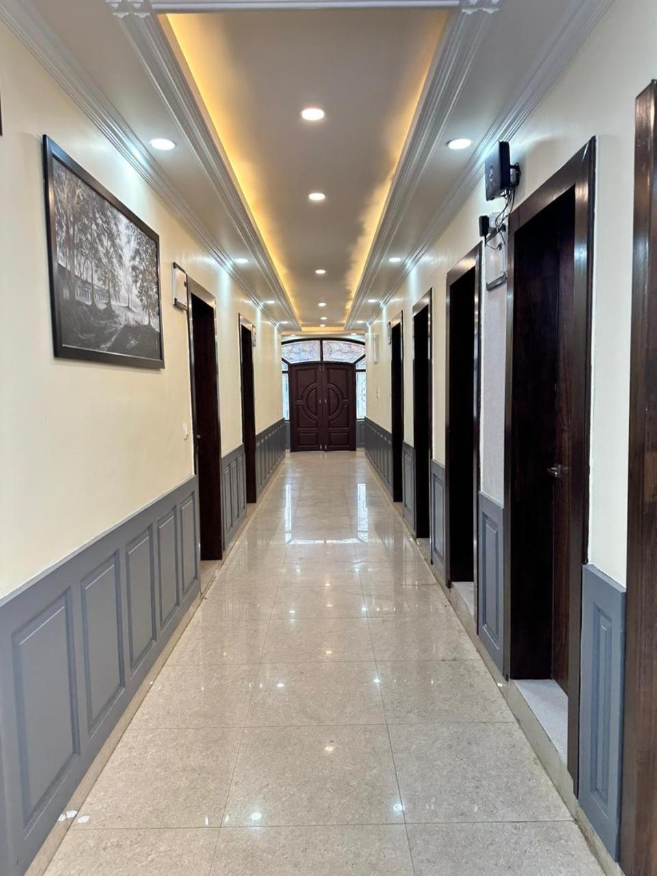 Srinagar Group Of Hotels Buitenkant foto