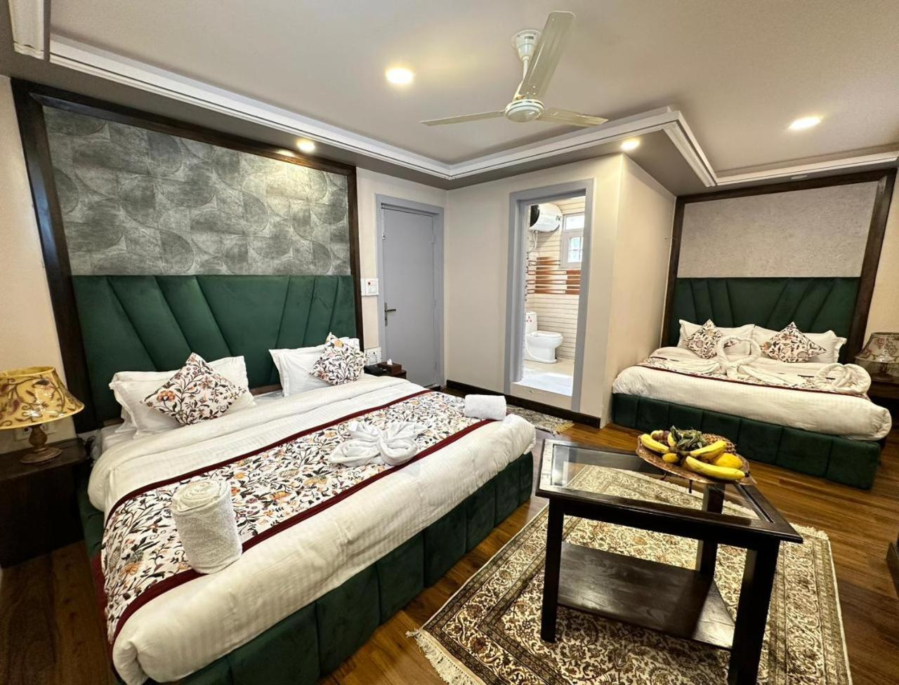 Srinagar Group Of Hotels Buitenkant foto