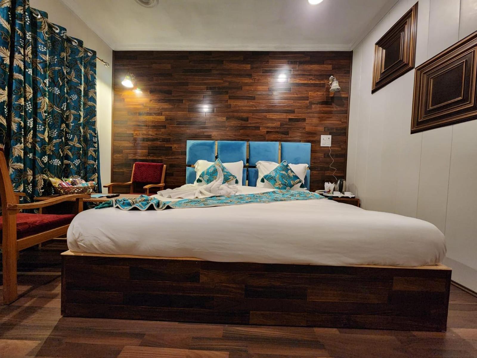 Srinagar Group Of Hotels Buitenkant foto