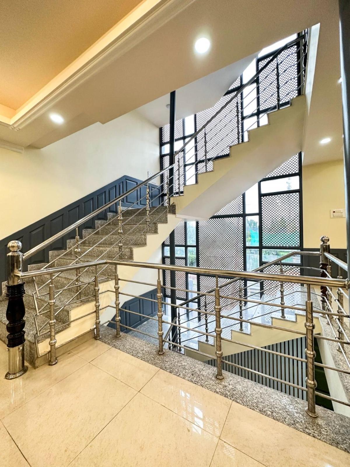 Srinagar Group Of Hotels Buitenkant foto
