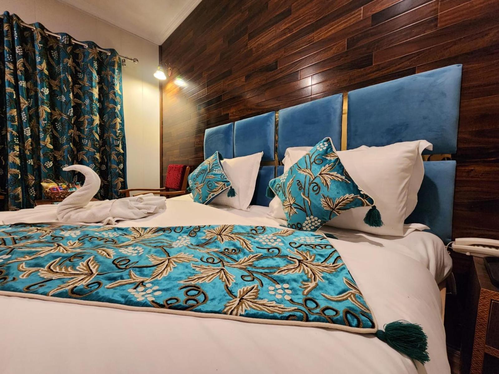 Srinagar Group Of Hotels Buitenkant foto