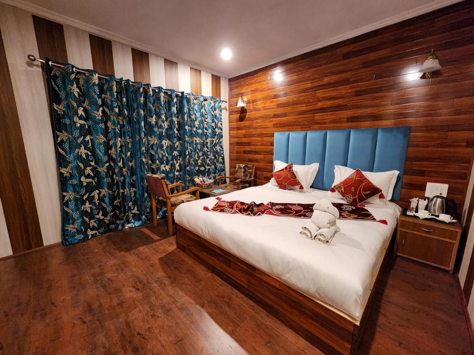Srinagar Group Of Hotels Buitenkant foto