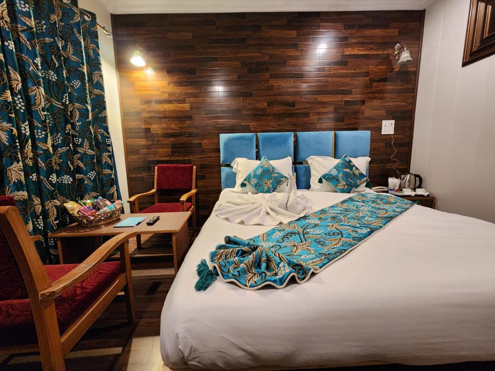 Srinagar Group Of Hotels Buitenkant foto