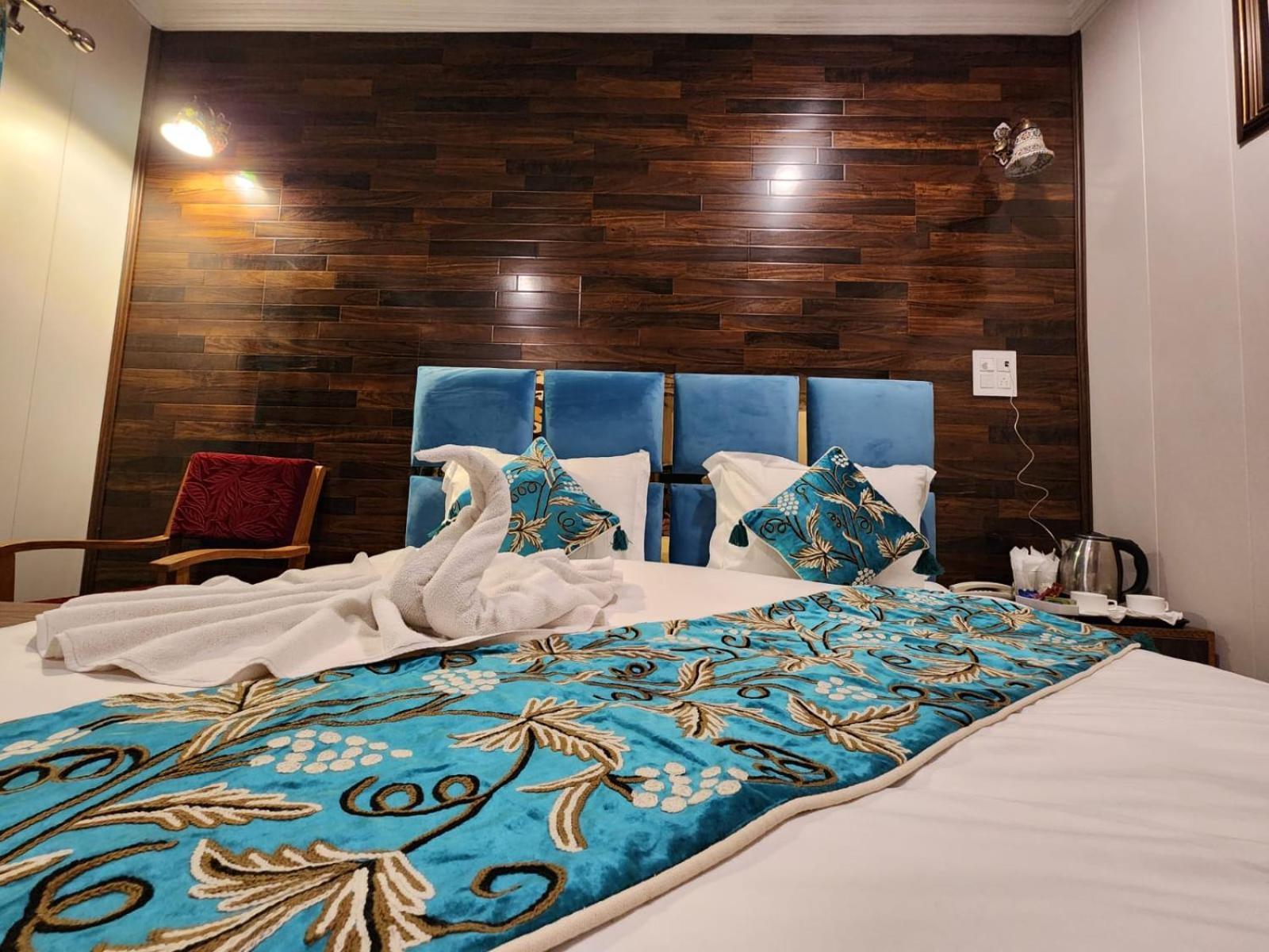 Srinagar Group Of Hotels Buitenkant foto